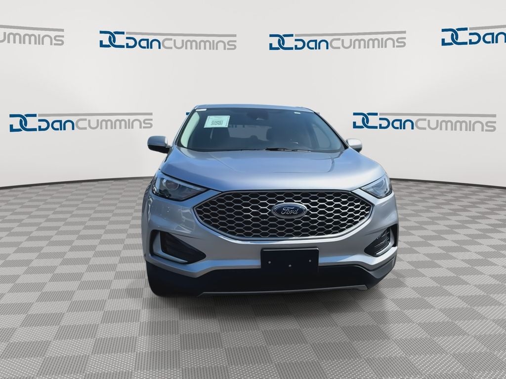 2023 Ford Edge — rear three-quarter view