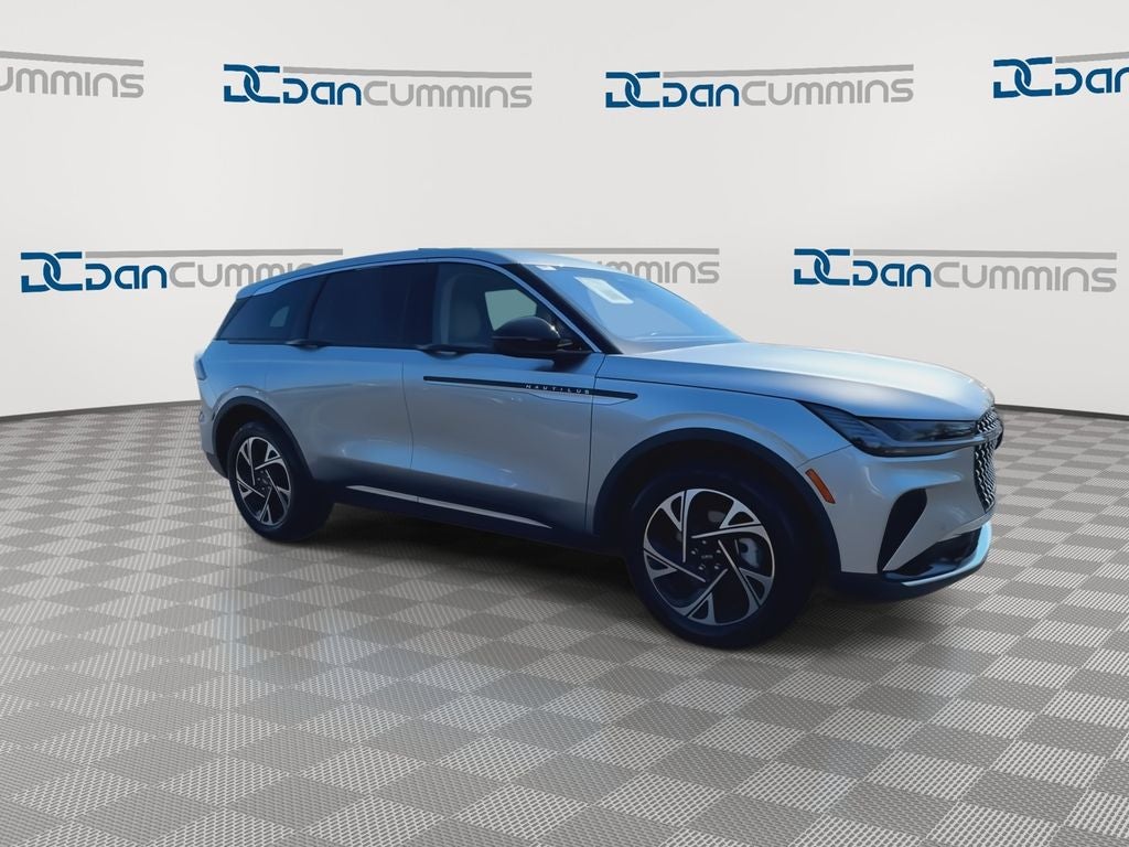 2025 Lincoln Nautilus — side profile view
