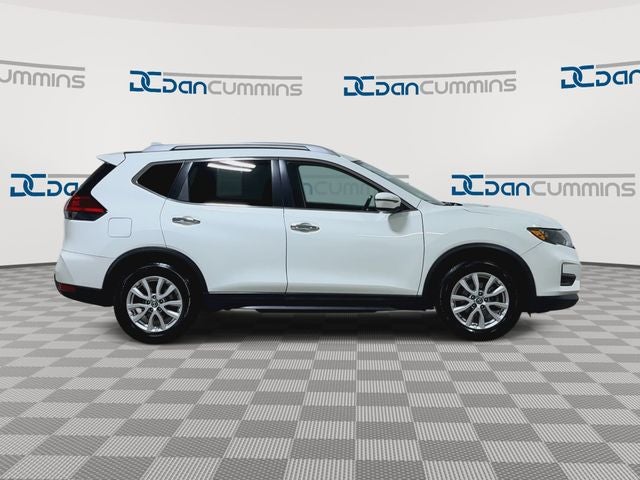 2017 Nissan Rogue — side profile view