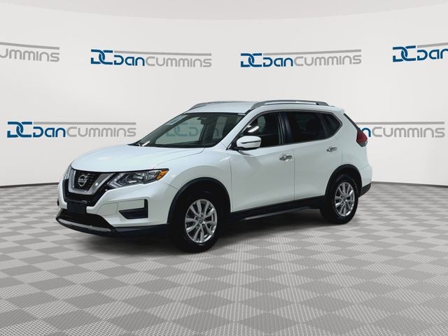 2017 Nissan Rogue — detail view