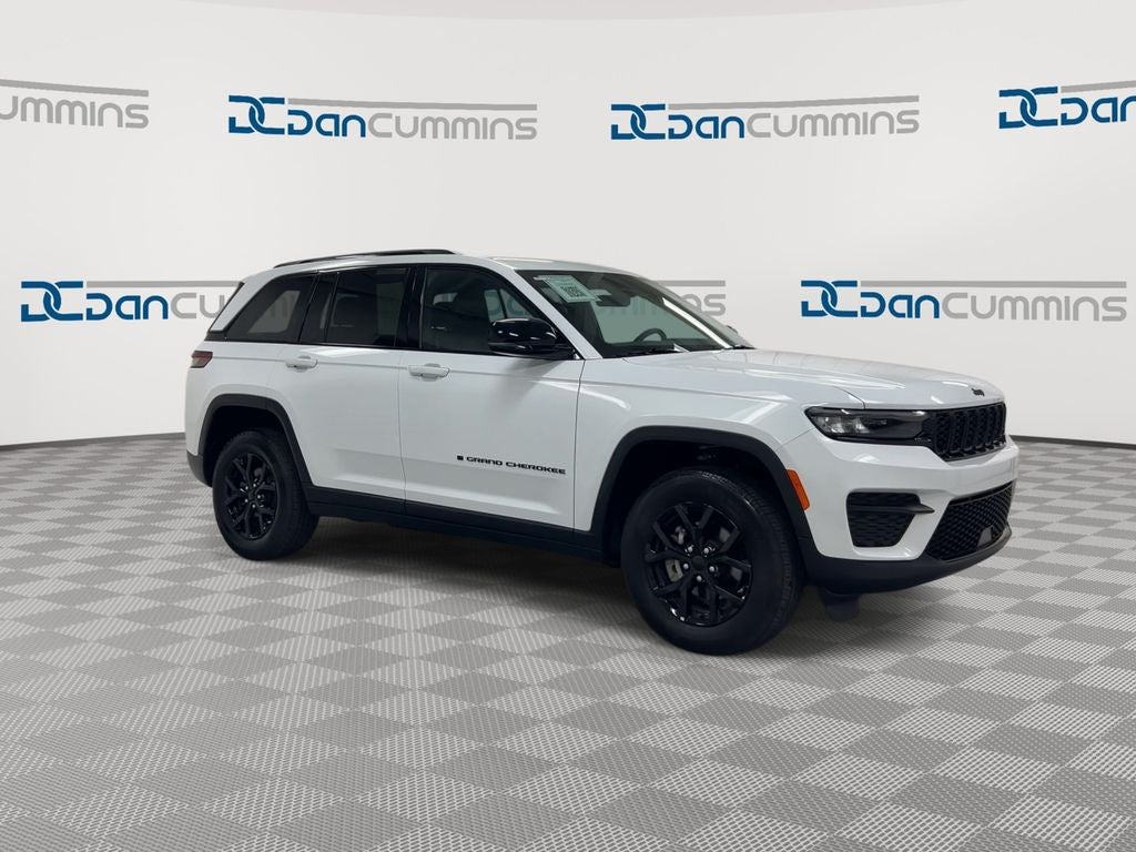 2025 Jeep Grand Cherokee — side profile view