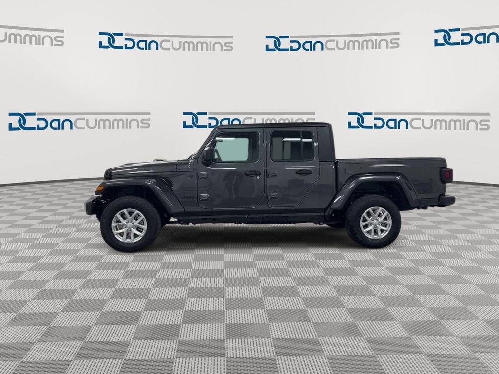 2023 Jeep Gladiator — detail view