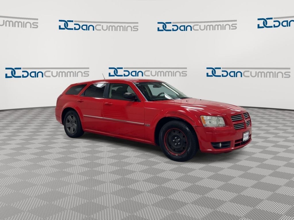2008 Dodge Magnum — side profile view