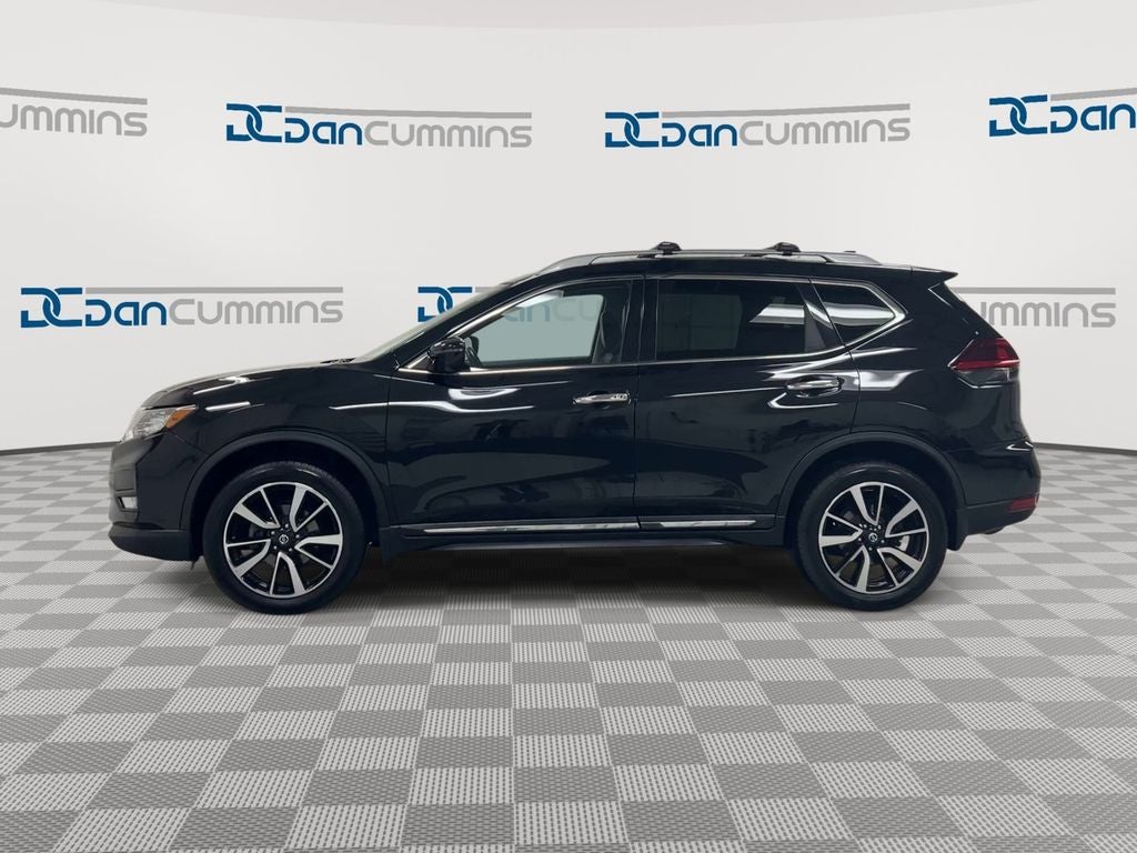 2019 Nissan Rogue — detail view