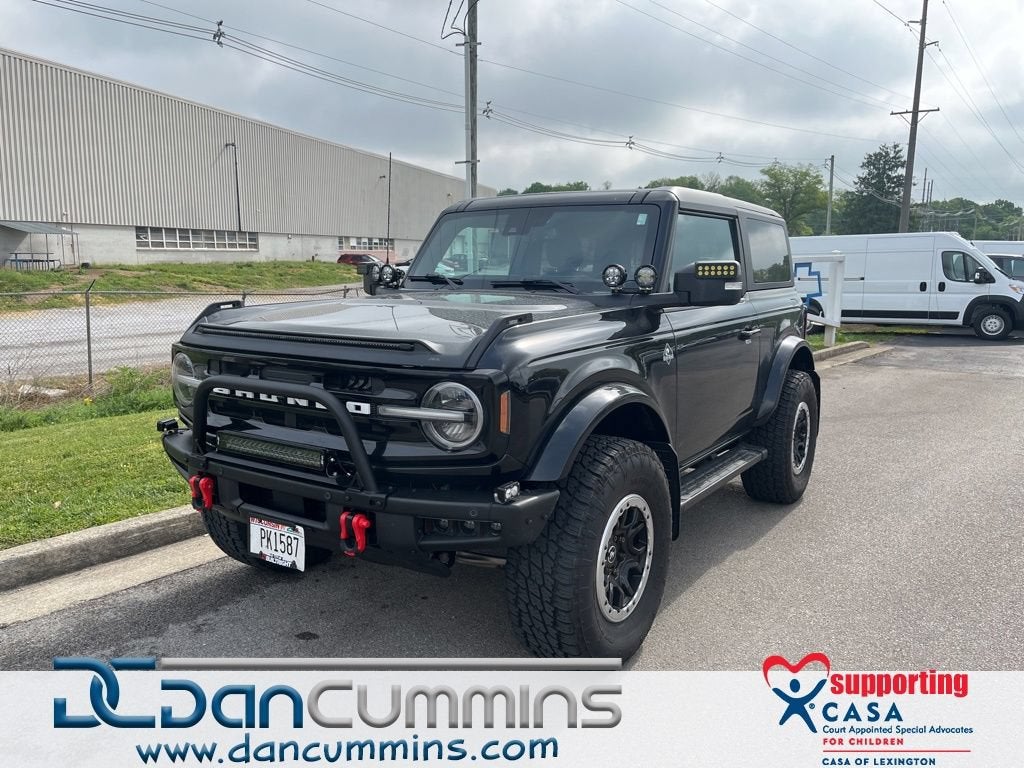 2021 Ford Bronco Base in Black — front three-quarter view