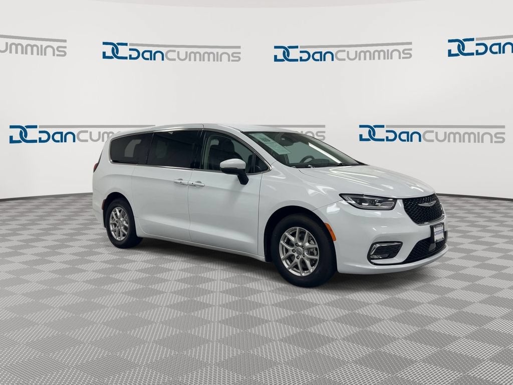 2023 Chrysler Pacifica — side profile view