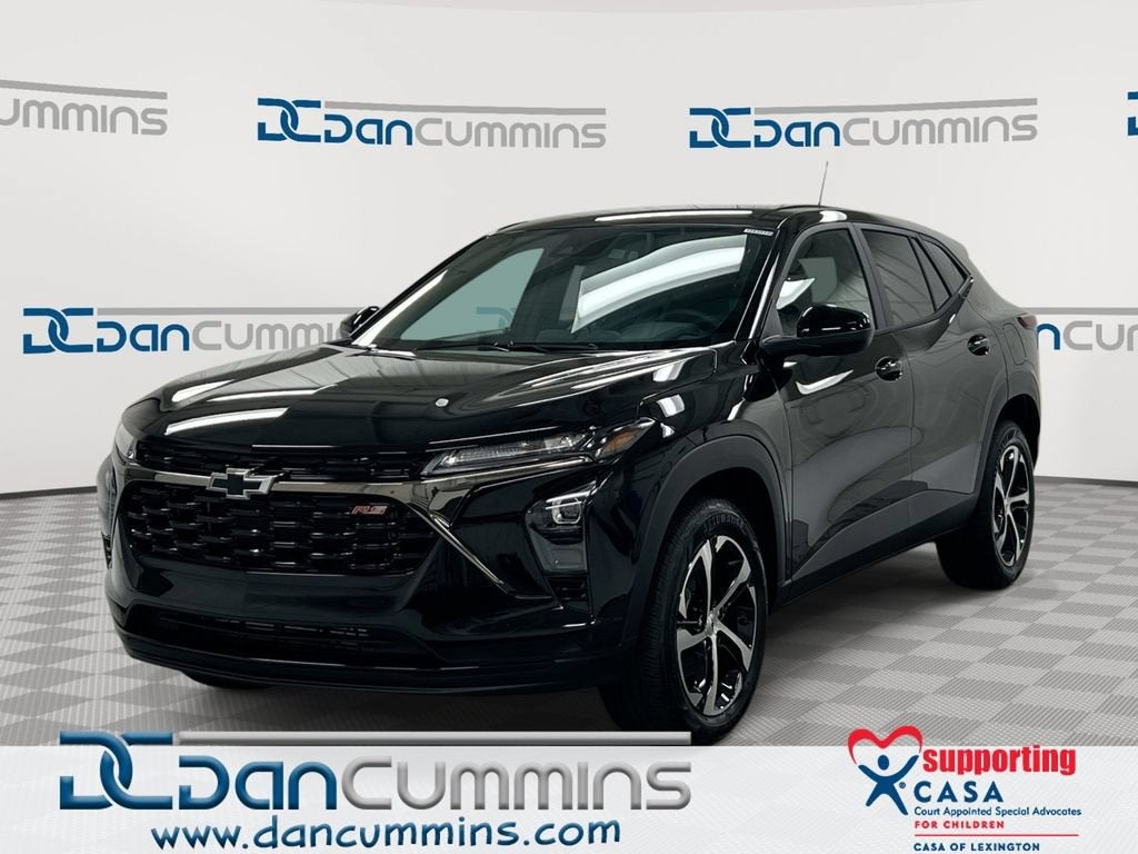 2026 Chevrolet Trax 1RS in Mosaic Black Metallic — front three-quarter view
