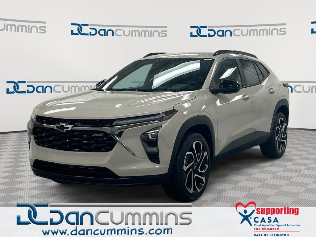 2026 Chevrolet Trax 2RS in White Sands — front three-quarter view