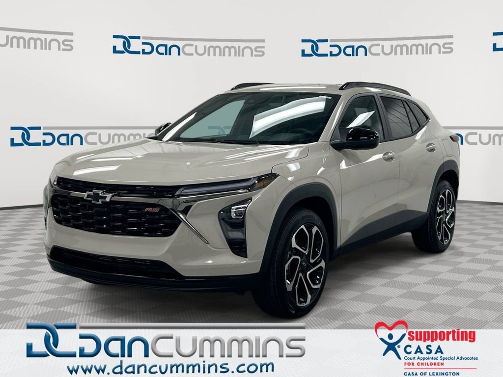 2026 Chevrolet Trax 2RS in White Sands — front three-quarter view