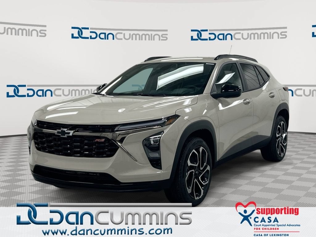 2026 Chevrolet Trax 2RS in White Sands — front three-quarter view