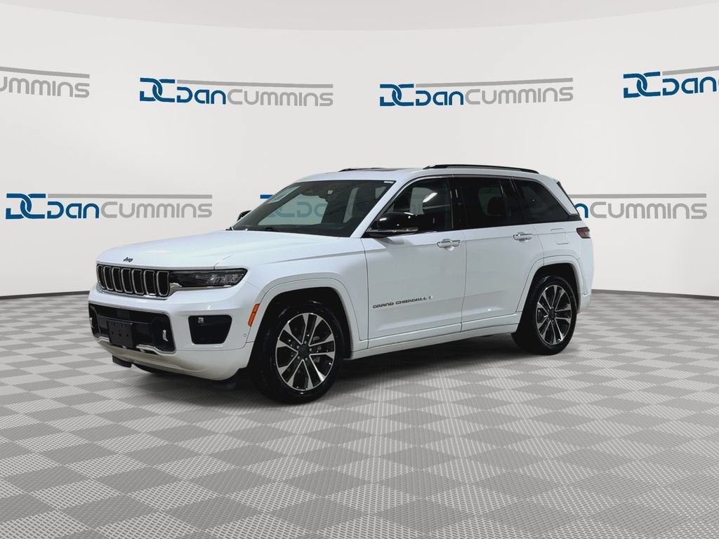2022 Jeep Grand Cherokee — interior view