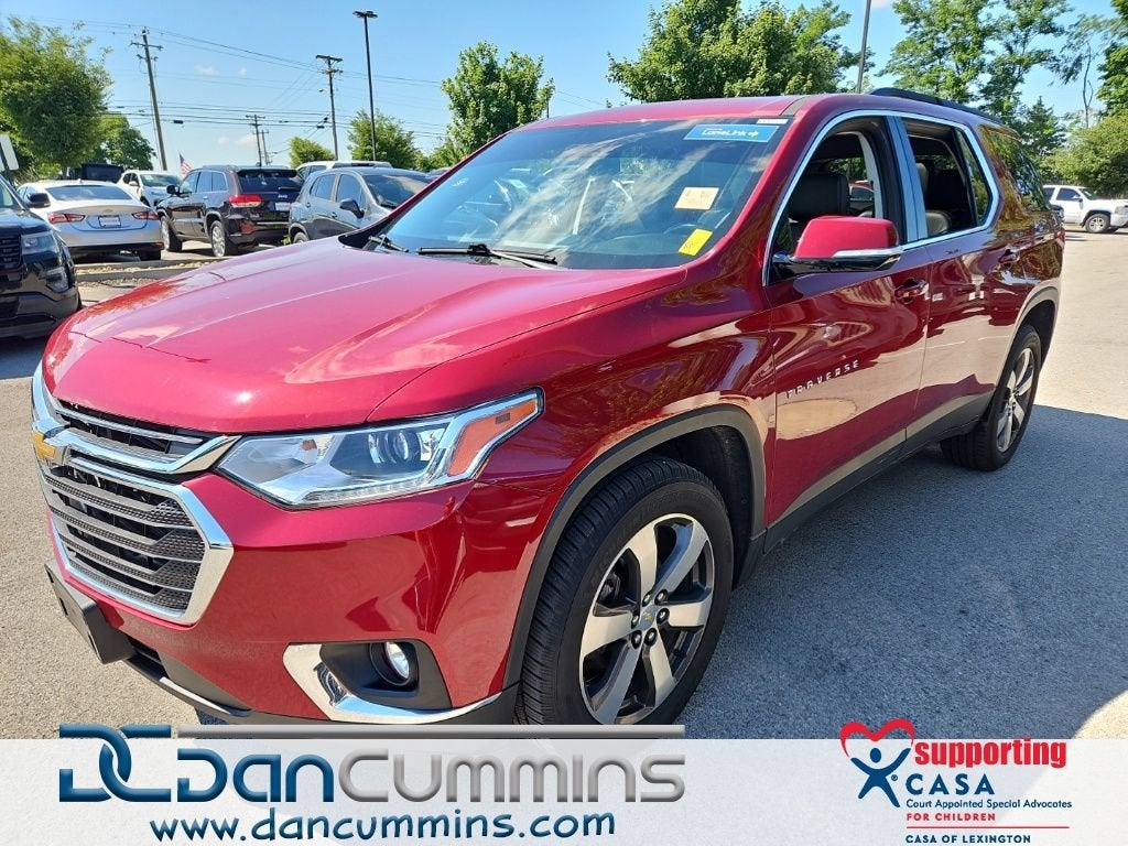 2019 Chevrolet Traverse LT Leather in Cajun Red Tintcoat — front three-quarter view